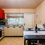 Casa de Férias Urban Living, Minicasa Nomad - Kalamata's Hideaway Akovitika