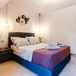 Urban Living, Minicasa Nomad - Kalamata's Hideaway *