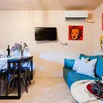 Urban Living, Minicasa Nomad - Kalamata's Hideaway Casa de Férias Akovitika