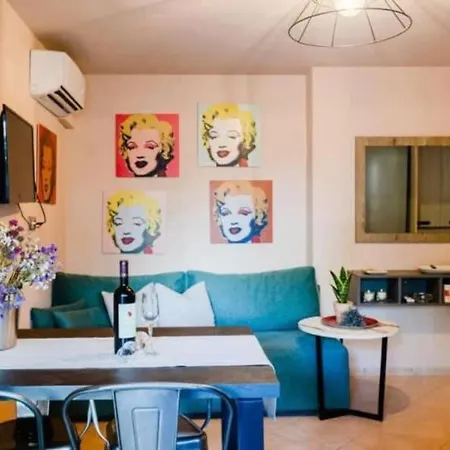 Urban Living, Minicasa Nomad - Kalamata's Hideaway * Akovítika