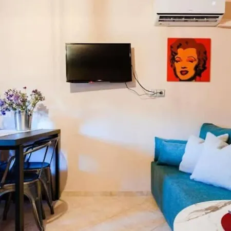 Ferienhaus Urban Living, Minicasa Nomad - Kalamata's Hideaway