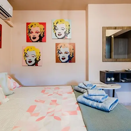 Urban Living, Minicasa Nomad - Kalamata's Hideaway *