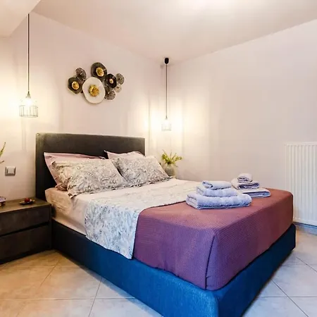 Urban Living, Minicasa Nomad - Kalamata's Hideaway *