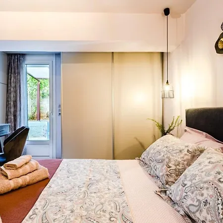 Urban Living, Minicasa Nomad - Kalamata's Hideaway * Akovítika