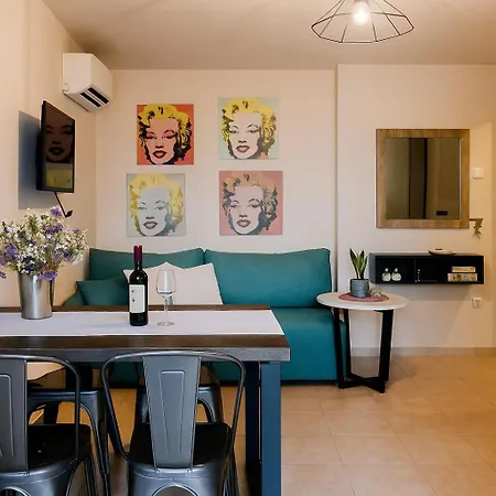 Urban Living, Minicasa Nomad - Kalamata's Hideaway *