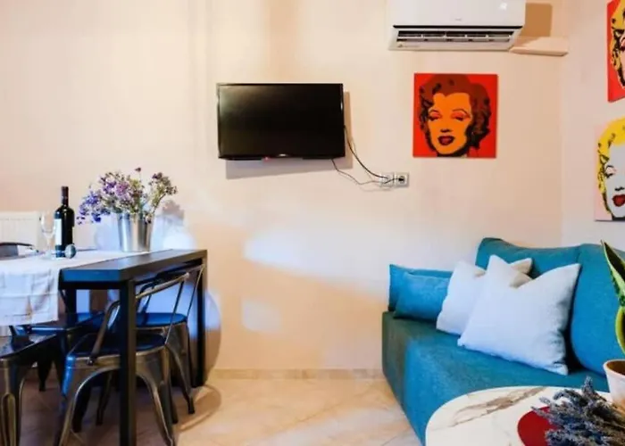 Feriehus Urban Living, Minicasa Nomad - Kalamata's Hideaway