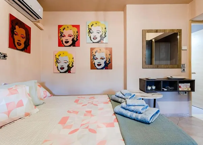 Urban Living, Minicasa Nomad - Kalamata's Hideaway *