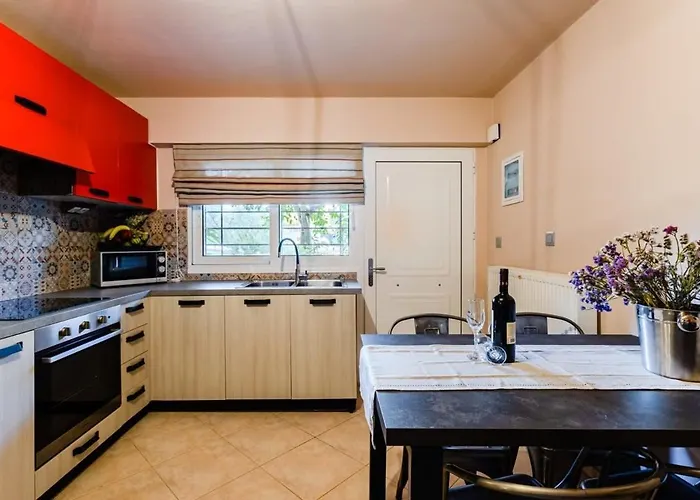 Feriehus Urban Living, Minicasa Nomad - Kalamata's Hideaway Akovítika