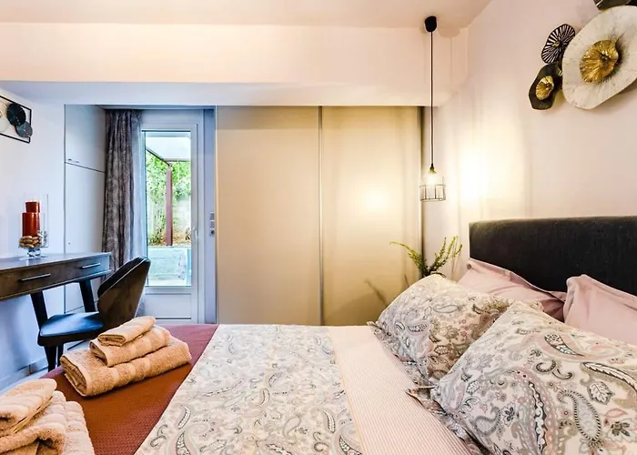 Urban Living, Minicasa Nomad - Kalamata's Hideaway * Akovítika