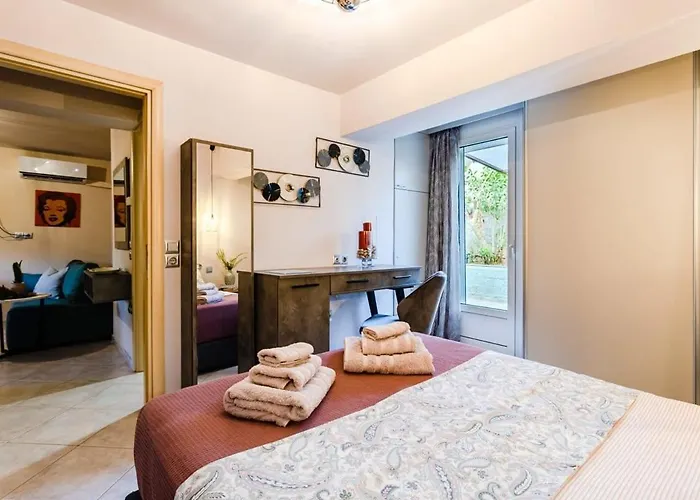 Urban Living, Minicasa Nomad - Kalamata's Hideaway Akovítika