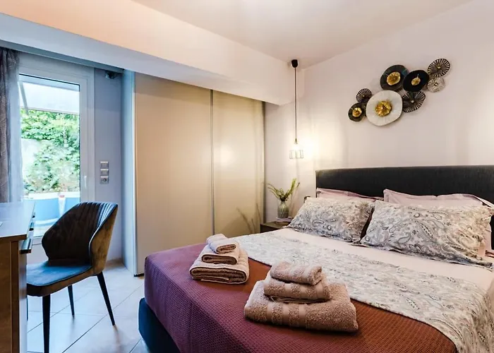 Urban Living, Minicasa Nomad - Kalamata's Hideaway בית נופש