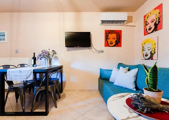 Urban Living, Minicasa Nomad - Kalamata's Hideaway בית נופש Akovítika